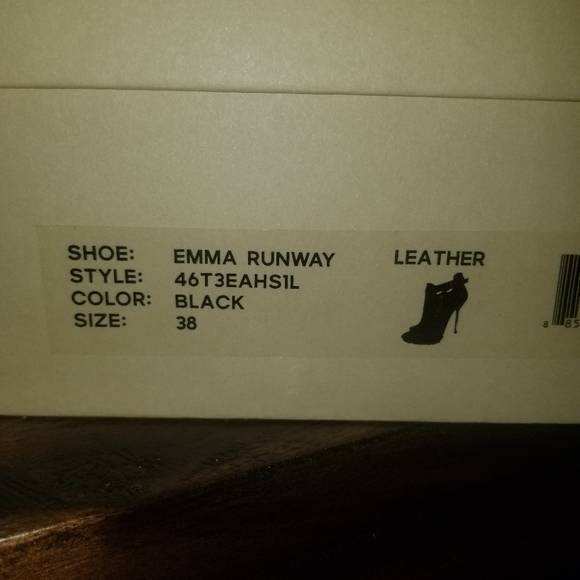 Michael Kors Emma Runway Leather Sandal - Picture 6 of 6